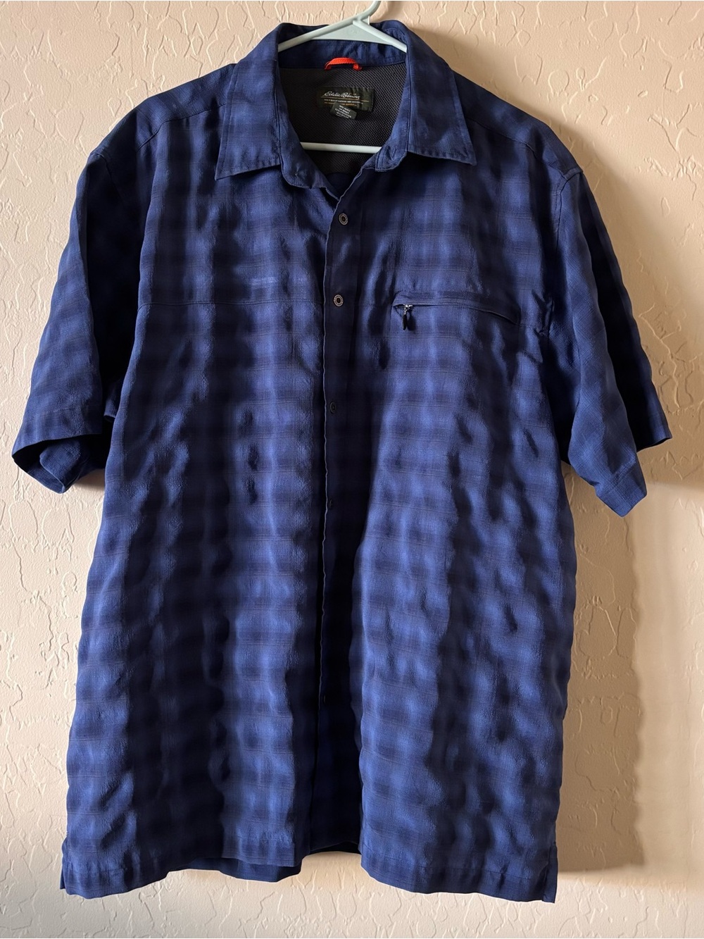 Eddie Bauer Short-Sleeve Button Down Shirt in Navy Blue
